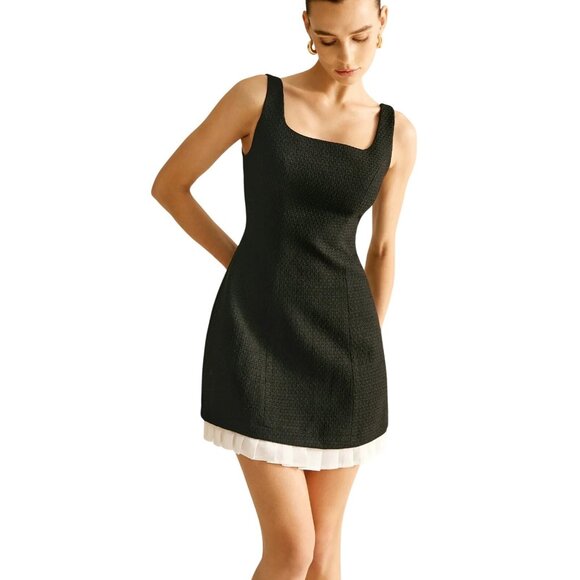 Commense Dresses & Skirts - NWT Commense Black Textured Mini Dress W/ White Pleated Hem & Back Zipper Small